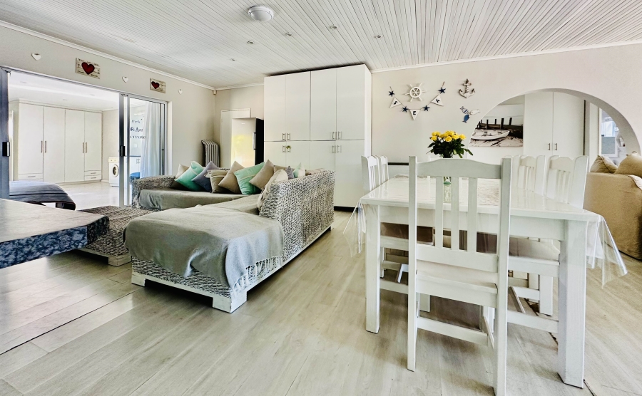 4 Bedroom Property for Sale in Perlemoenbaai Western Cape